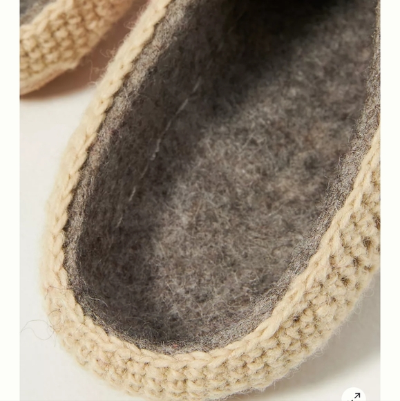 Anthropologie French Knot Granny Square Crocheted Slippers - cream - Picture 4 of 11